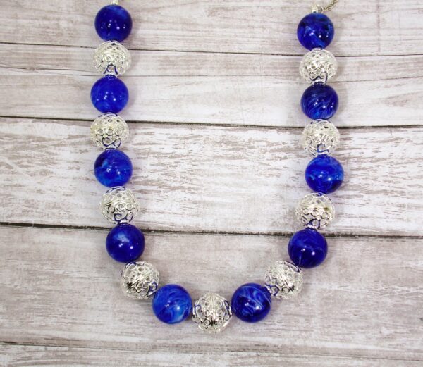 BLUE AND SILVER BEAD NECKLACE - Image 7