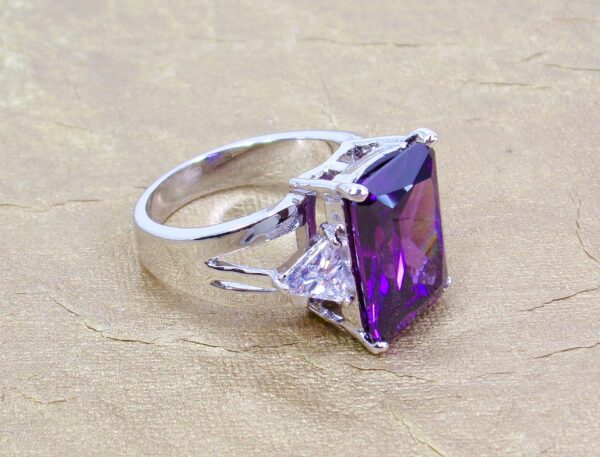 LARGE PURPLE RECTANGLE CUBIC ZIRCONIA STONE RING - SIZE 7 - Image 5