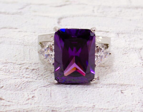 LARGE PURPLE RECTANGLE CUBIC ZIRCONIA STONE RING - SIZE 7 - Image 7