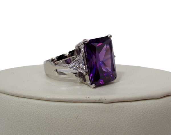 LARGE PURPLE RECTANGLE CUBIC ZIRCONIA STONE RING - SIZE 7 - Image 8