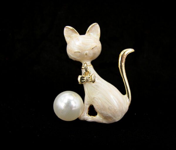 CAT PIN BROOCH WITH PEARL - Image 2