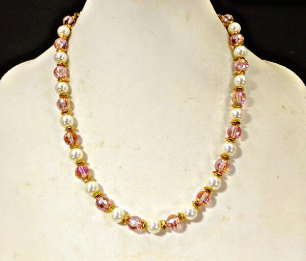 PINK AND PEARL GLASS BEAD NECKLACE - Image 8