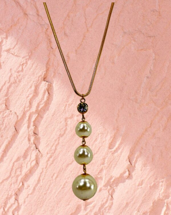 TRIPLE PEARL PENDANT NECKLACE - Image 6