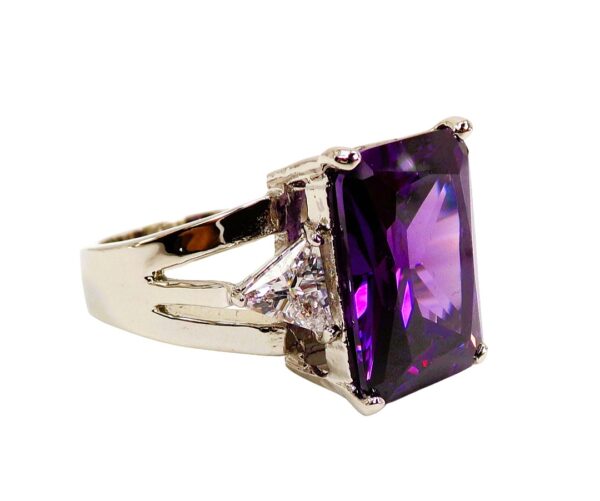 LARGE PURPLE RECTANGLE CUBIC ZIRCONIA STONE RING - SIZE 7 - Image 3