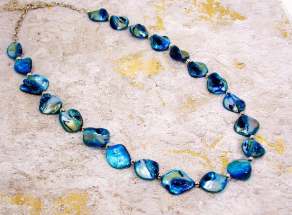 BLUE SHELL BEAD NECKLACE WITH SILVER ACCENTS - Image 7
