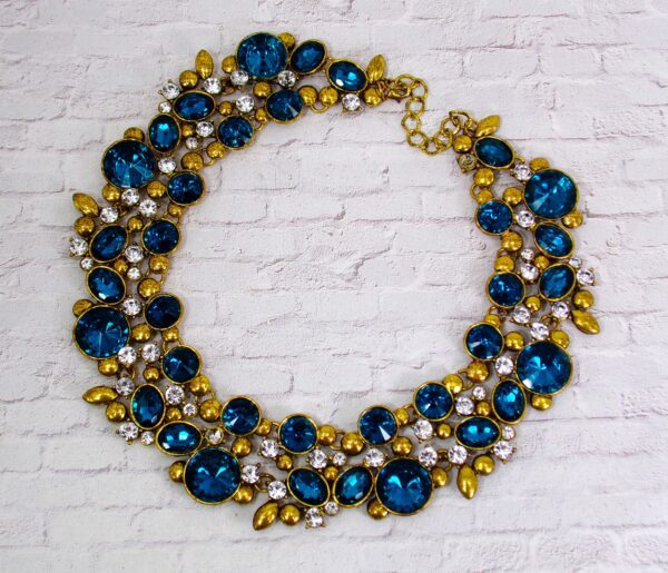 BLUE TEAL COLOR CRYSTAL STATEMENT NECKLACE IN ANTIQUE GOLD FINISH - Image 7
