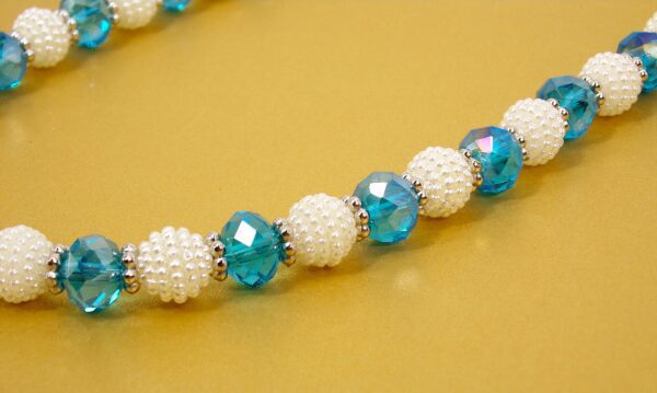 BLUE GLASS AND WHITE BEAD NECKLACE AND EARRING SET - Image 8