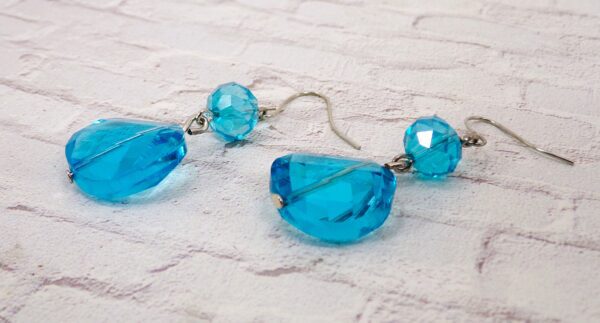 LIGHT BLUE GLASS BEAD EARRINGS - Image 3