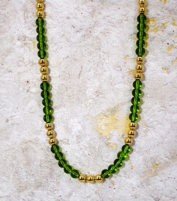 GREEN GLASS AND GOLD BEAD NECKLACE - Image 3