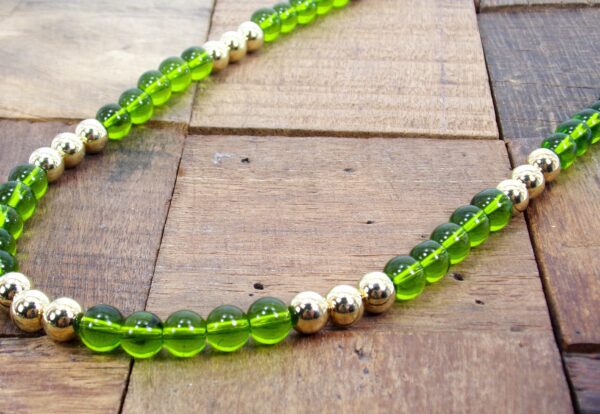 GREEN GLASS AND GOLD BEAD NECKLACE - Image 2