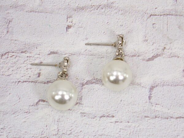 WHITE PEARL AND CRYSTAL EARRINGS - Image 4