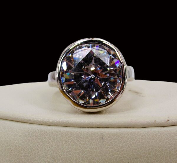 LARGE ROUND CLEAR CUBIC ZIRCONIA STONE RING SIZE 8 - Image 7