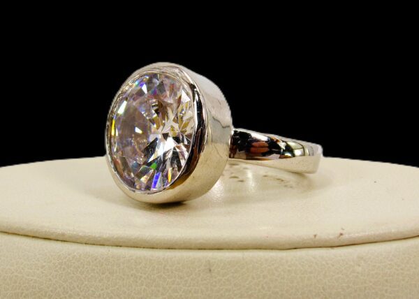 LARGE ROUND CLEAR CUBIC ZIRCONIA STONE RING SIZE 8 - Image 8