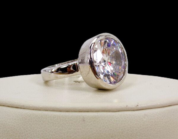 LARGE ROUND CLEAR CUBIC ZIRCONIA STONE RING SIZE 8 - Image 9