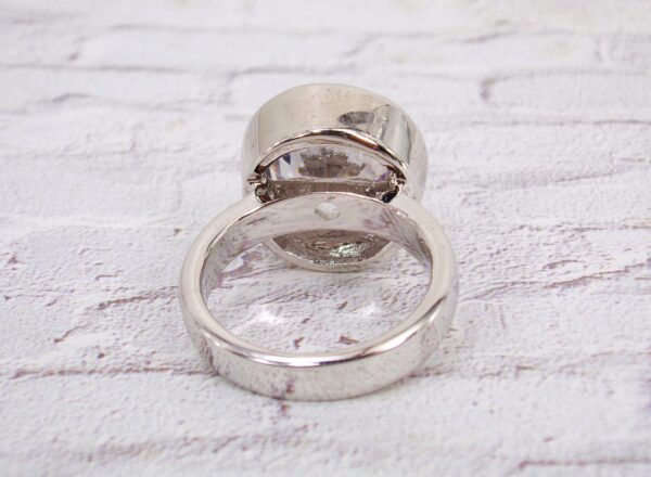 LARGE ROUND CLEAR CUBIC ZIRCONIA STONE RING SIZE 8 - Image 12