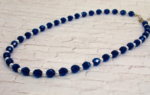 BLUE GLASS AND PEARL BEAD NECKLACE - Image 3