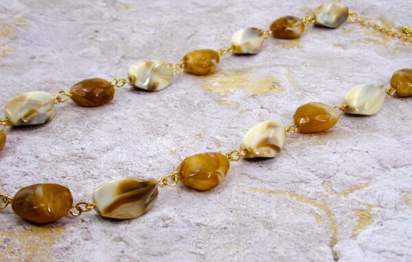 BROWN AND BEIGE BEAD NECKLACE - Image 2