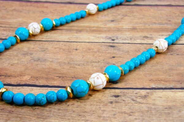 TURQUOISE AND WHITE AGATE STONE BEAD NECKLACE - Image 2