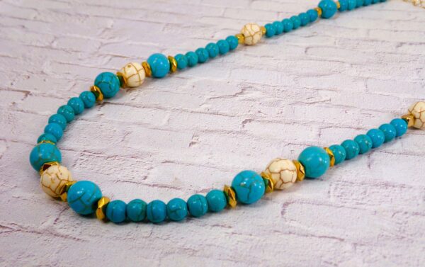 TURQUOISE AND WHITE AGATE STONE BEAD NECKLACE - Image 5