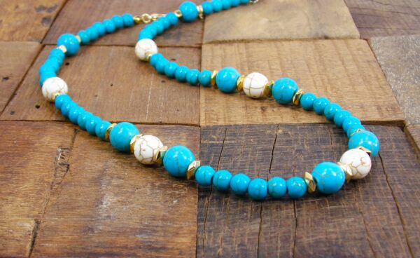 TURQUOISE AND WHITE AGATE STONE BEAD NECKLACE - Image 9