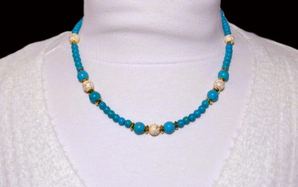 TURQUOISE AND WHITE AGATE STONE BEAD NECKLACE - Image 3