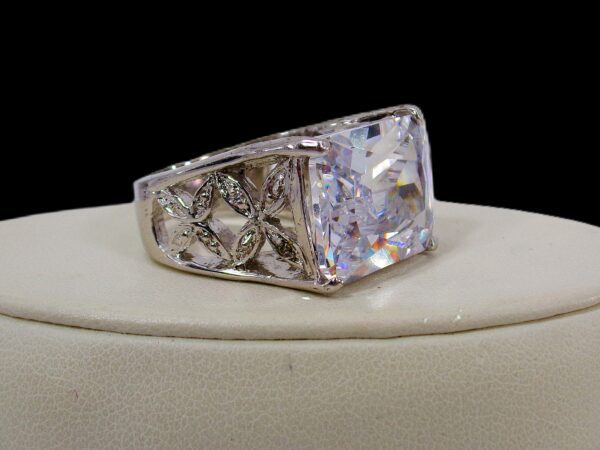 LARGE CLEAR RECTANGLE CUBIC ZIRCONIA STONE RING - SIZE 7 - Image 9
