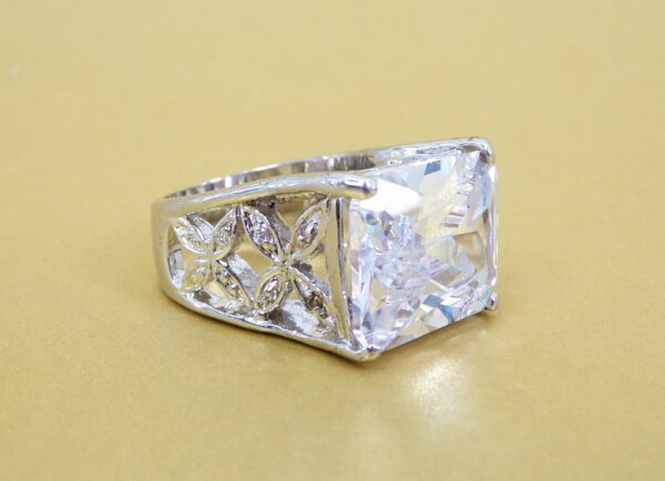 LARGE CLEAR RECTANGLE CUBIC ZIRCONIA STONE RING - SIZE 7 - Image 7