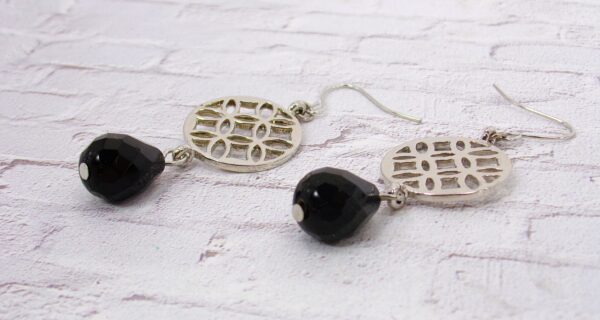 BLACK GLASS AND SILVER ROUND DISK EARRINGS - Image 5