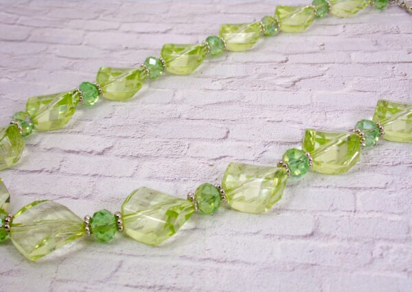 LIGHT GREEN BEAD NECKLACE AND EARRING SET - Image 2
