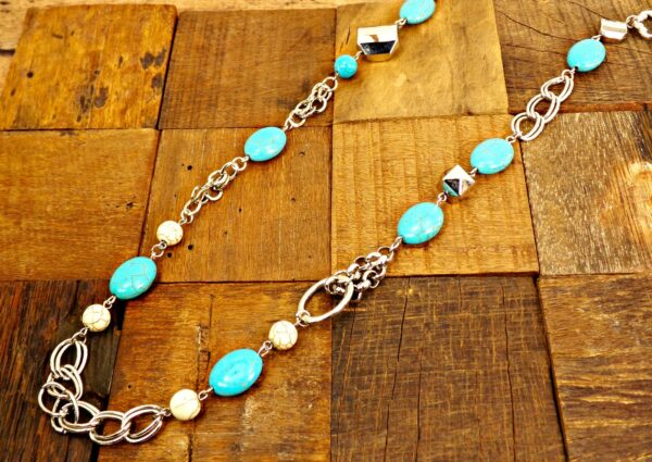 LONG TURQUOISE AND WHITE STONE NECKLACE - Image 6