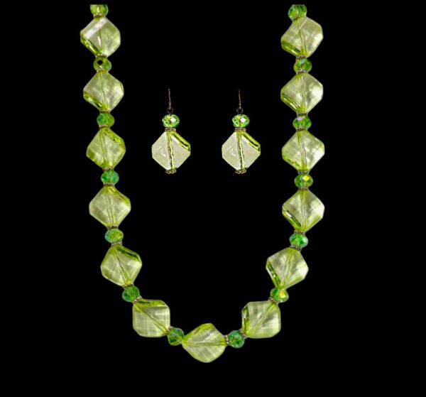 LIGHT GREEN BEAD NECKLACE AND EARRING SET - Image 4