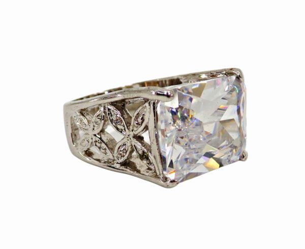 LARGE CLEAR RECTANGLE CUBIC ZIRCONIA STONE RING - SIZE 7