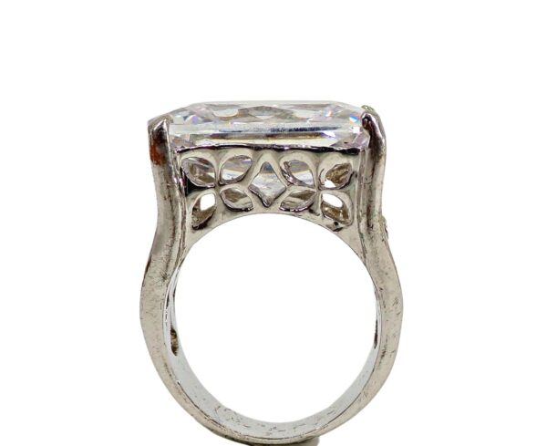 LARGE CLEAR RECTANGLE CUBIC ZIRCONIA STONE RING - SIZE 7 - Image 4