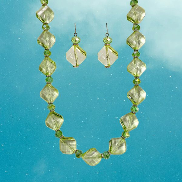 LIGHT GREEN BEAD NECKLACE AND EARRING SET - Image 7