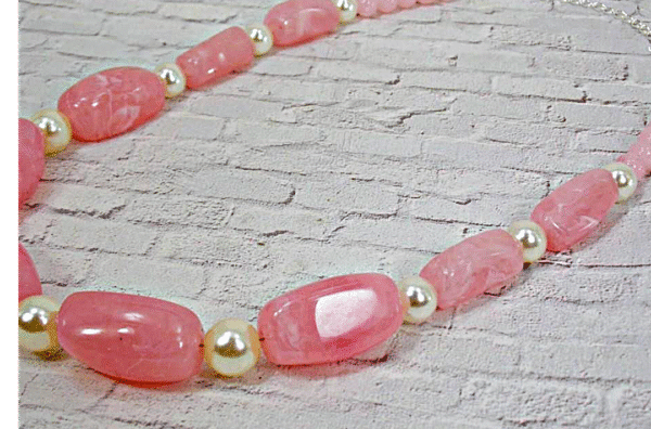 PINK AND PEARL BEAD NECKLACE - Image 2