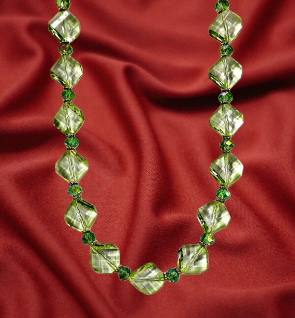LIGHT GREEN BEAD NECKLACE AND EARRING SET - Image 3