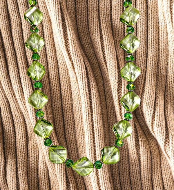 LIGHT GREEN BEAD NECKLACE AND EARRING SET - Image 11