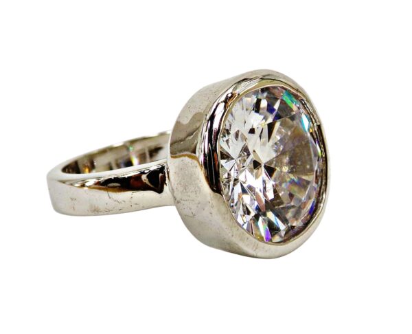 LARGE ROUND CLEAR CUBIC ZIRCONIA STONE RING SIZE 8 - Image 3