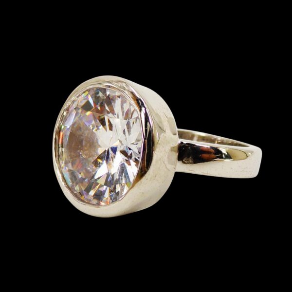 LARGE ROUND CLEAR CUBIC ZIRCONIA STONE RING SIZE 8 - Image 10
