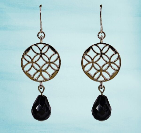 BLACK GLASS AND SILVER ROUND DISK EARRINGS - Image 6
