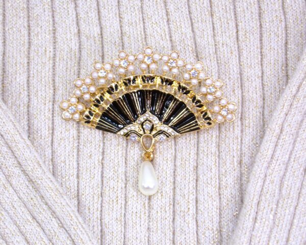 BLACK AND GOLD FAN PIN BROOCH WITH PEARLS - Image 4
