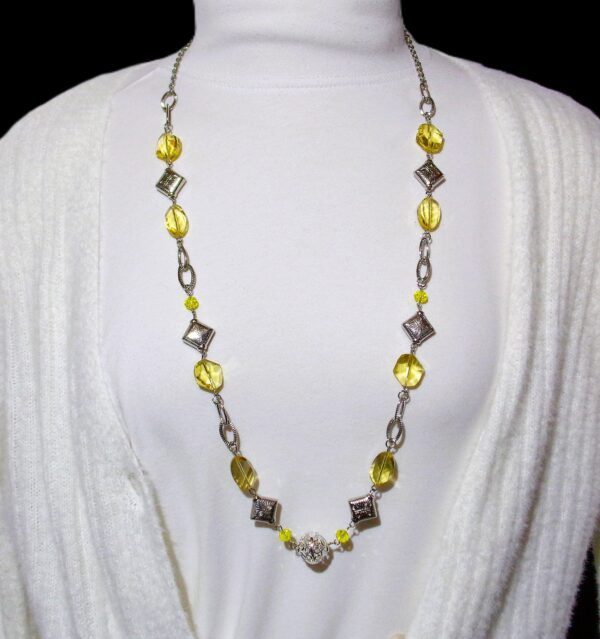 YELLOW AND SILVER BEAD NECKLACE - Image 3