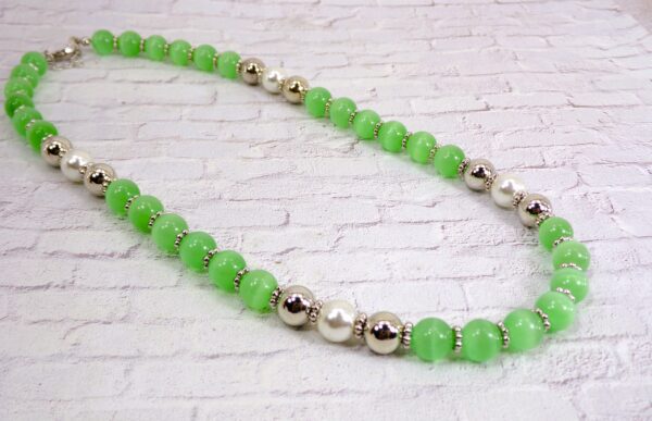LIME GREEN CAT EYE STONE NECKLACE WITH SILVER AND PEARL BEADS - Image 2