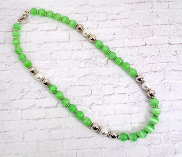 LIME GREEN CAT EYE STONE NECKLACE WITH SILVER AND PEARL BEADS - Image 5