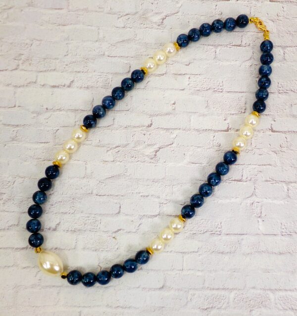 BLUE BEAD AND WHITE PEARL NECKLACE WITH GOLD ACCENTS - Image 5