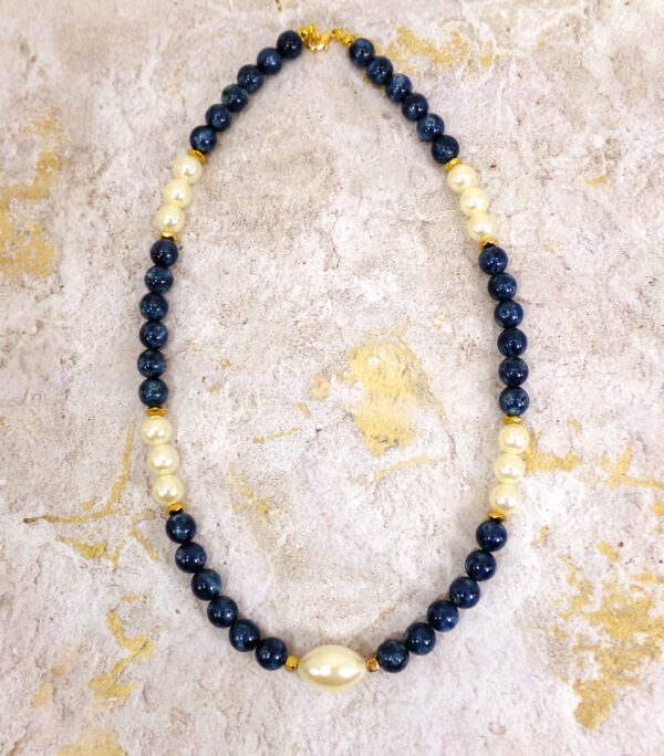 BLUE BEAD AND WHITE PEARL NECKLACE WITH GOLD ACCENTS - Image 6