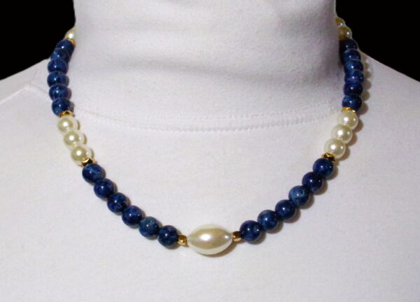 BLUE BEAD AND WHITE PEARL NECKLACE WITH GOLD ACCENTS - Image 9