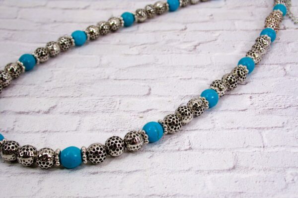 TURQUOISE STONE AND SILVER TEXTURED BEAD NECKLACE - Image 6