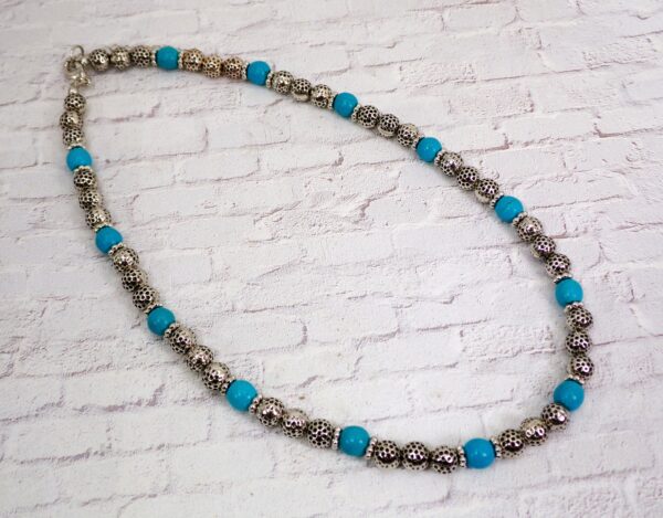 TURQUOISE STONE AND SILVER TEXTURED BEAD NECKLACE - Image 7