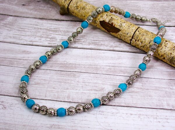 TURQUOISE STONE AND SILVER TEXTURED BEAD NECKLACE - Image 9